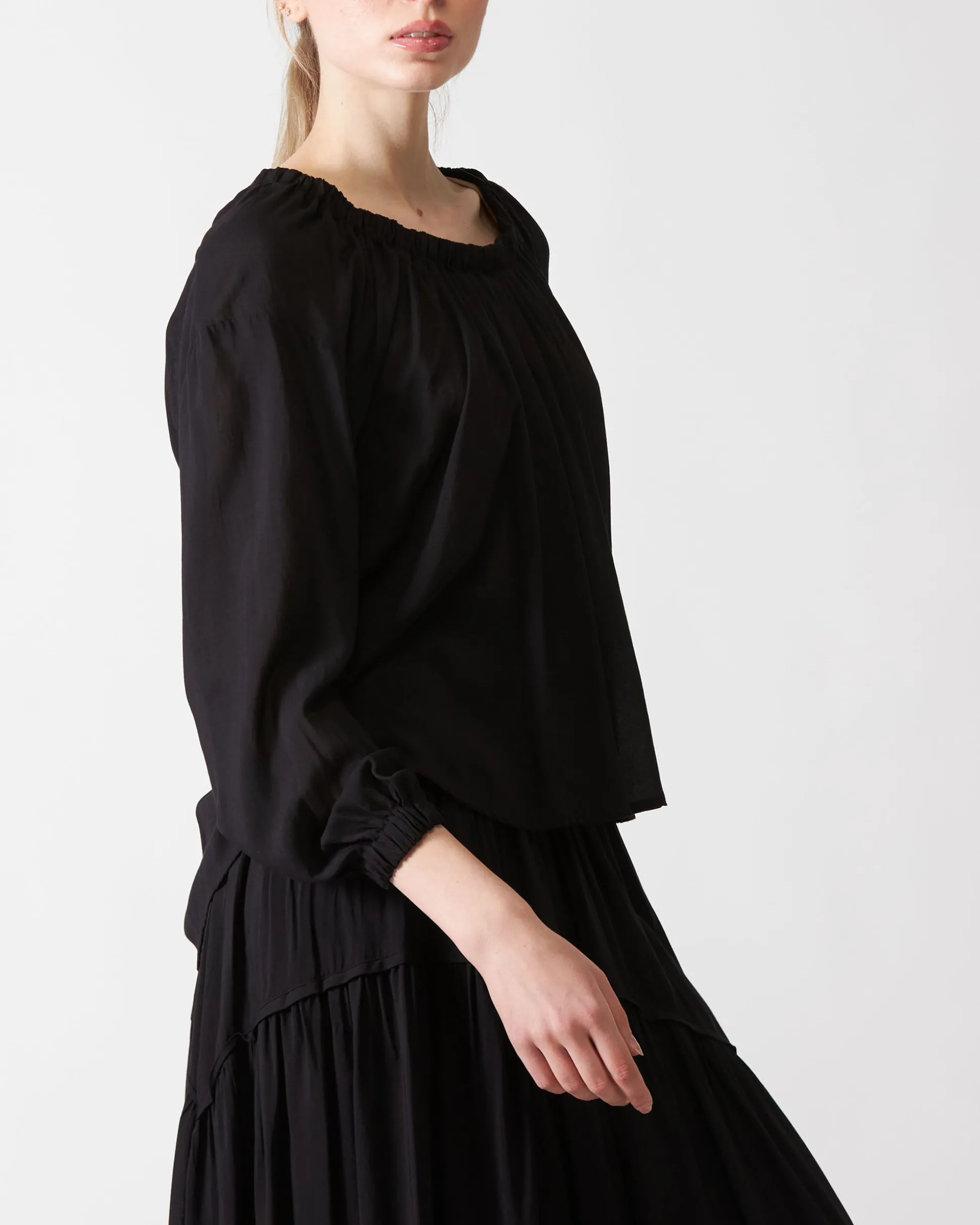 blusa_zindell_relish_di_c_2.webp Blusa Zindell Relish di colore nero