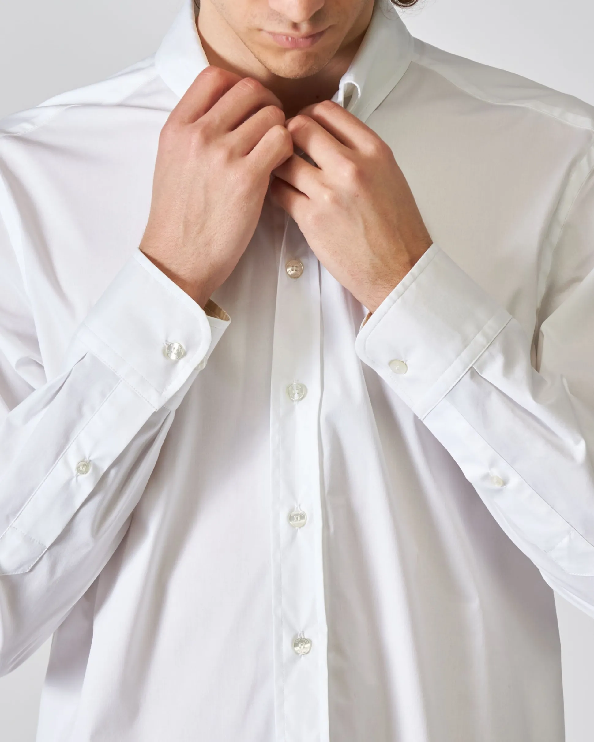 camicia_roma_bianca_con_l_2.webp Camicia Roma Bianca con Logo