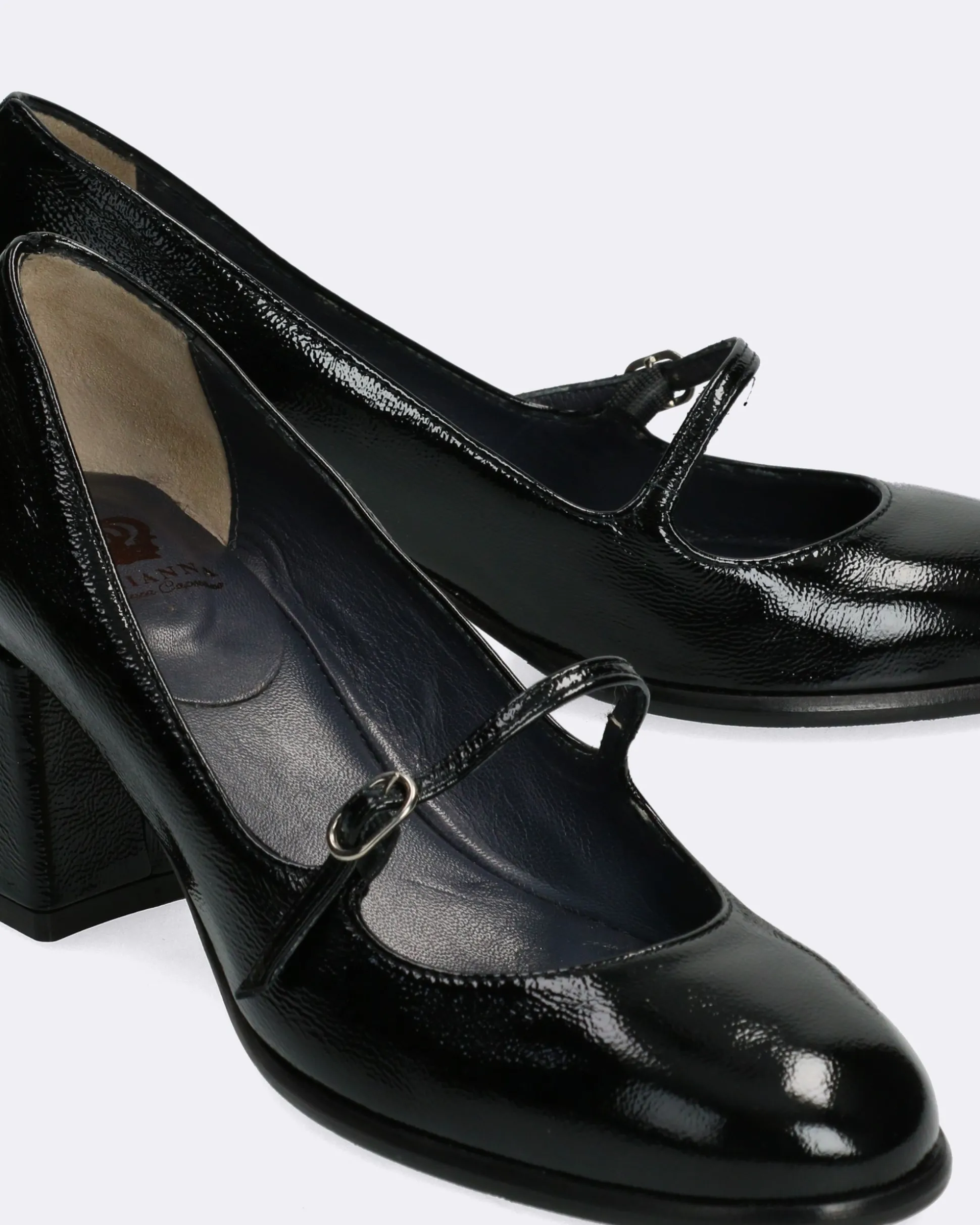 Décolleté in vernice