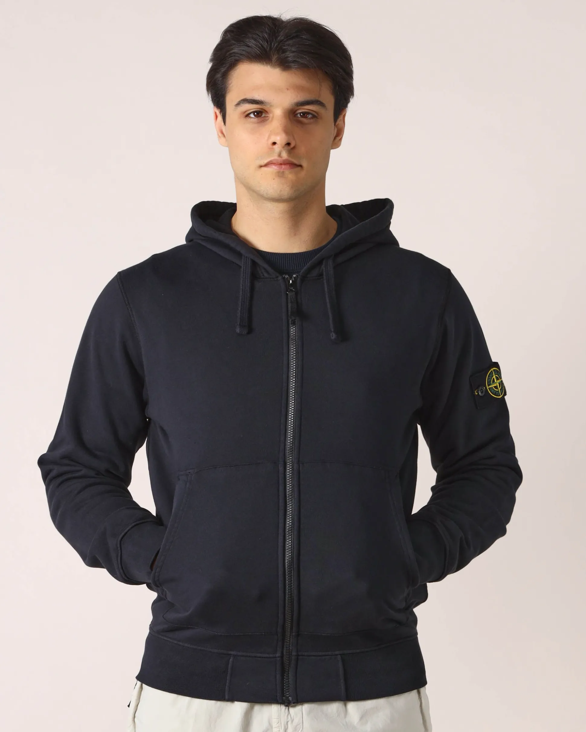 felpa_blu_con_zip_e_cappu_2.webp Felpa Blu con Zip e Cappuccio