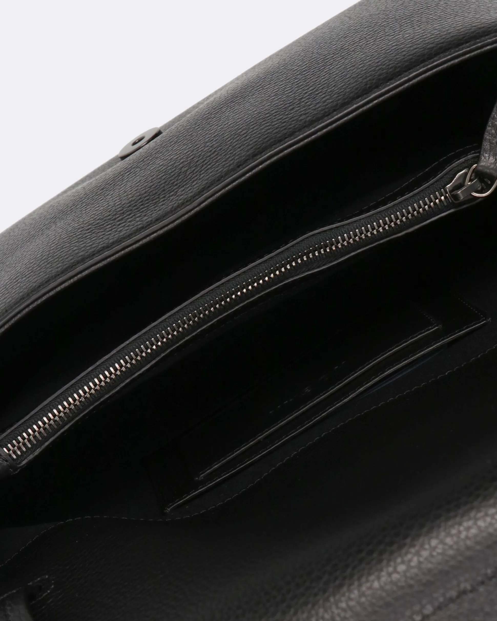 hbag_tracolla_media_h__em_3.webp H-Bag Tracolla Media H Embossed