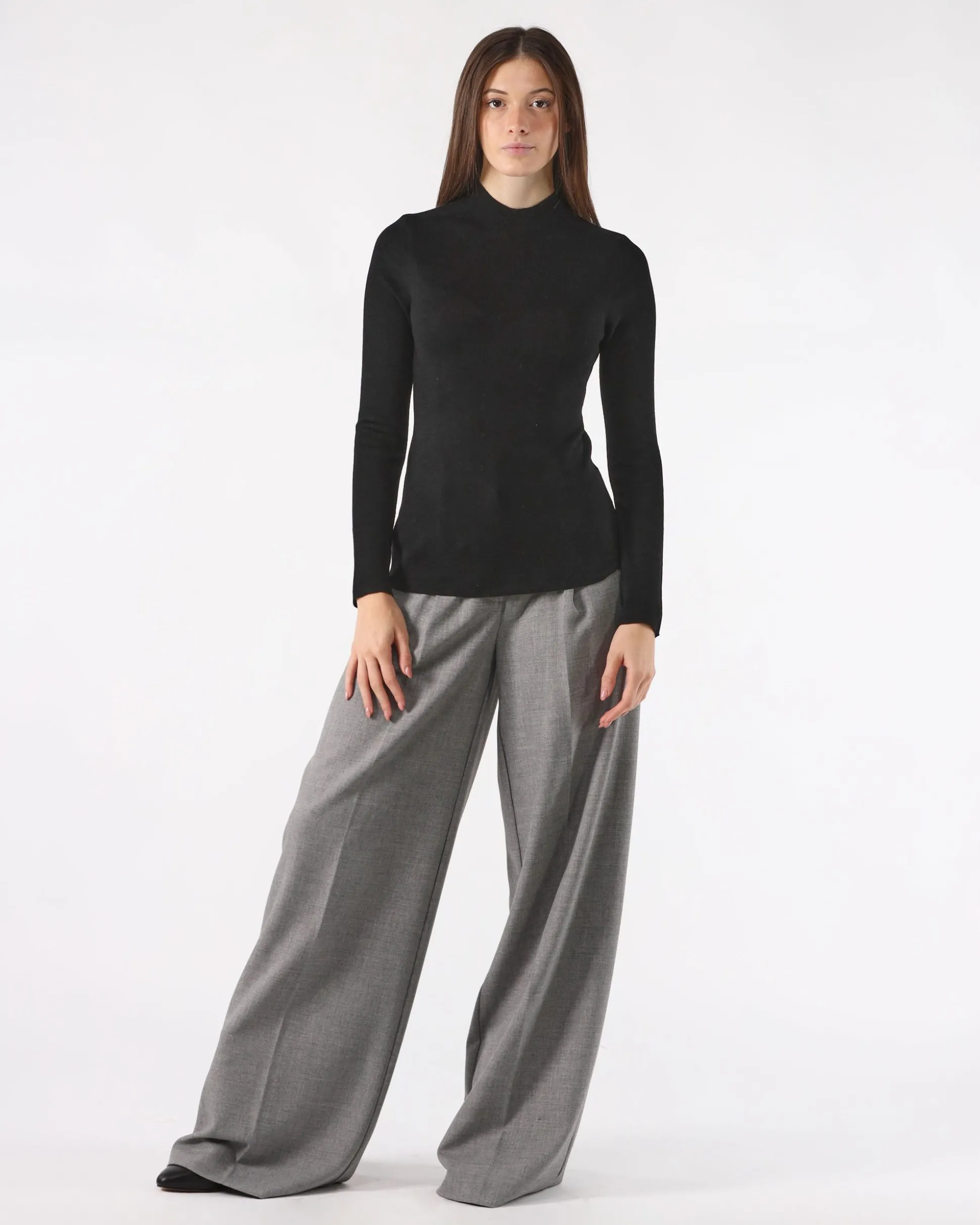 maglia_girocollo_basic_ne_2.webp Maglia Girocollo Basic Nera