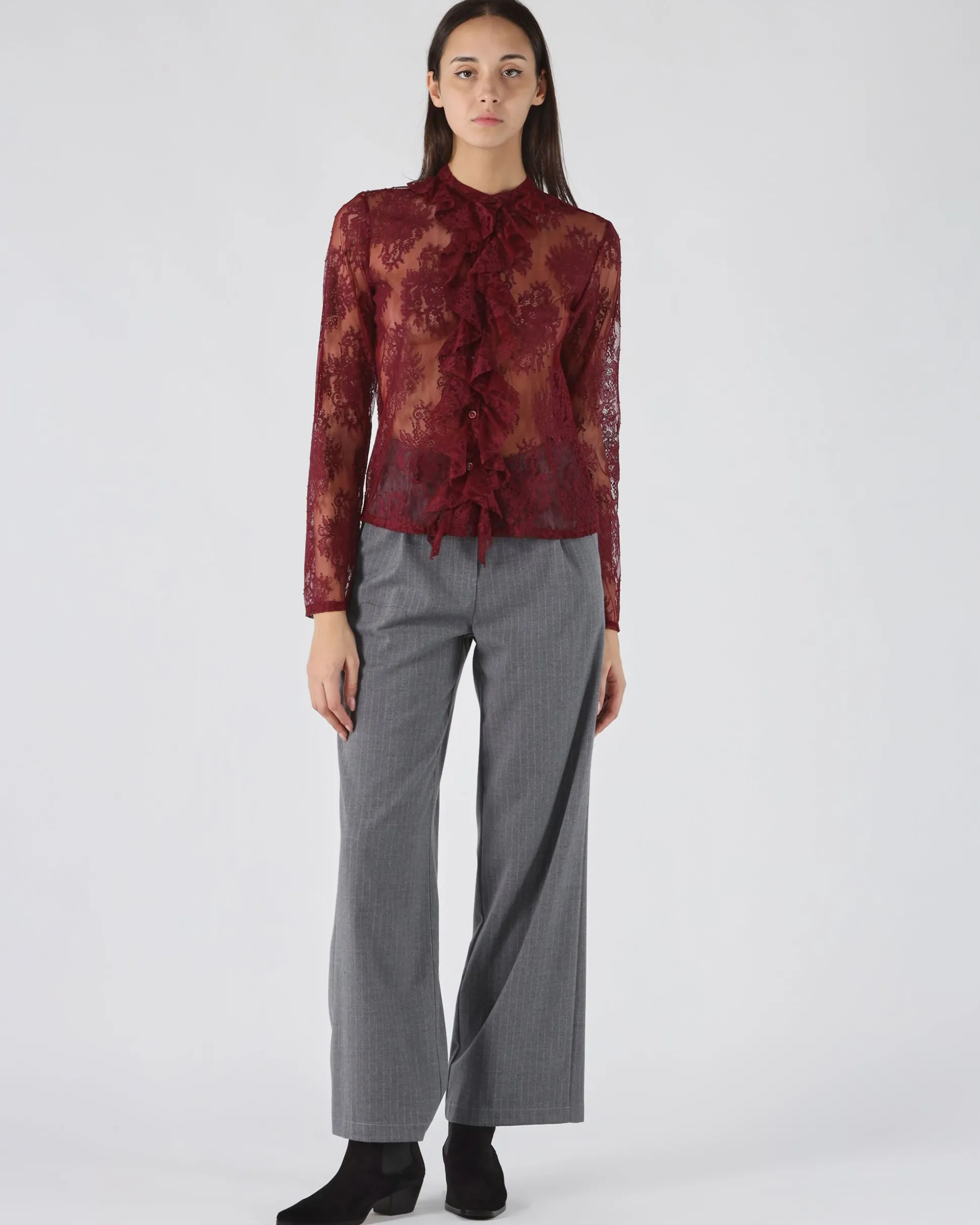 Maglia in pizzo con Jabot