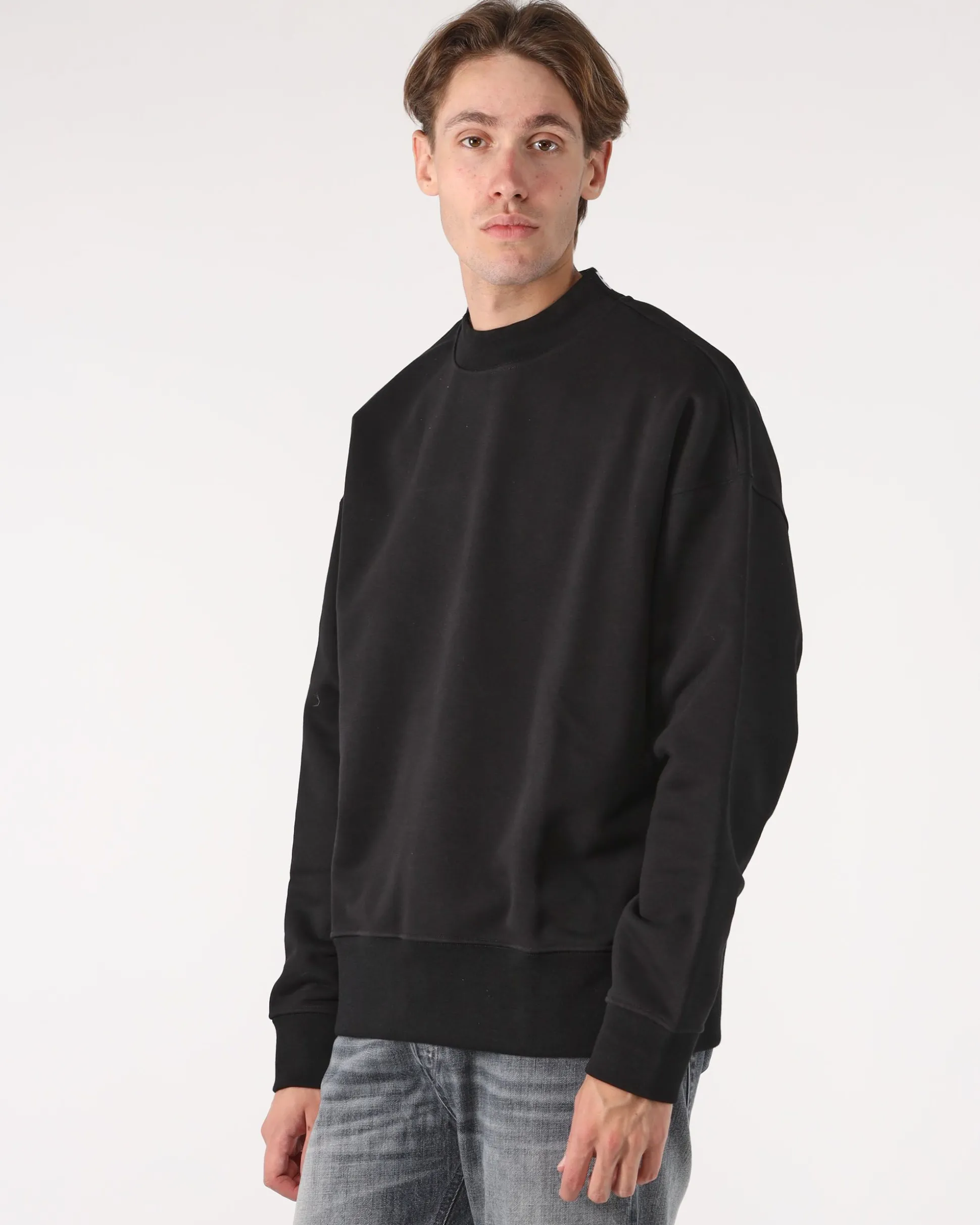neck_sweatshirt_2.webp Neck Sweatshirt