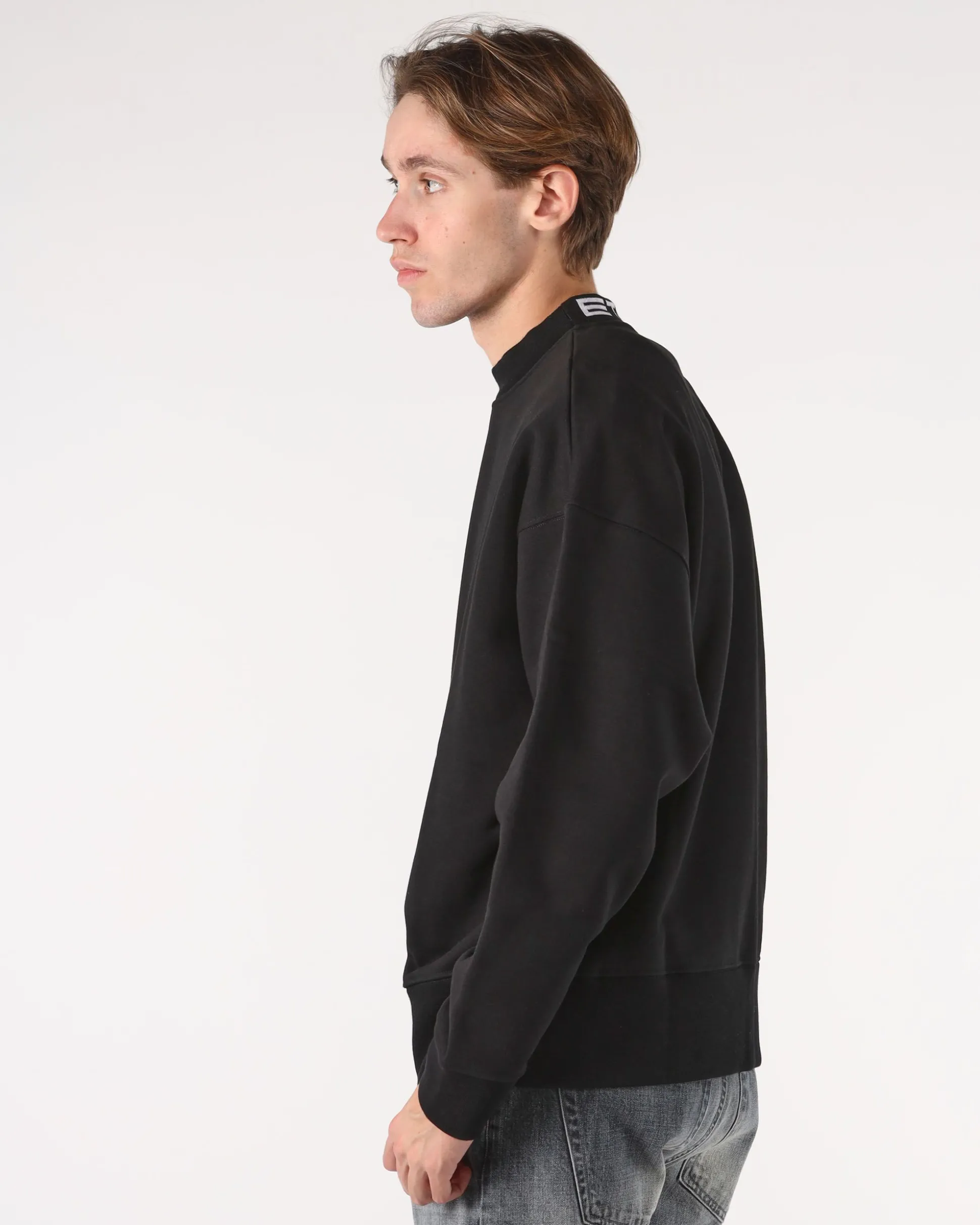neck_sweatshirt_3.webp Neck Sweatshirt