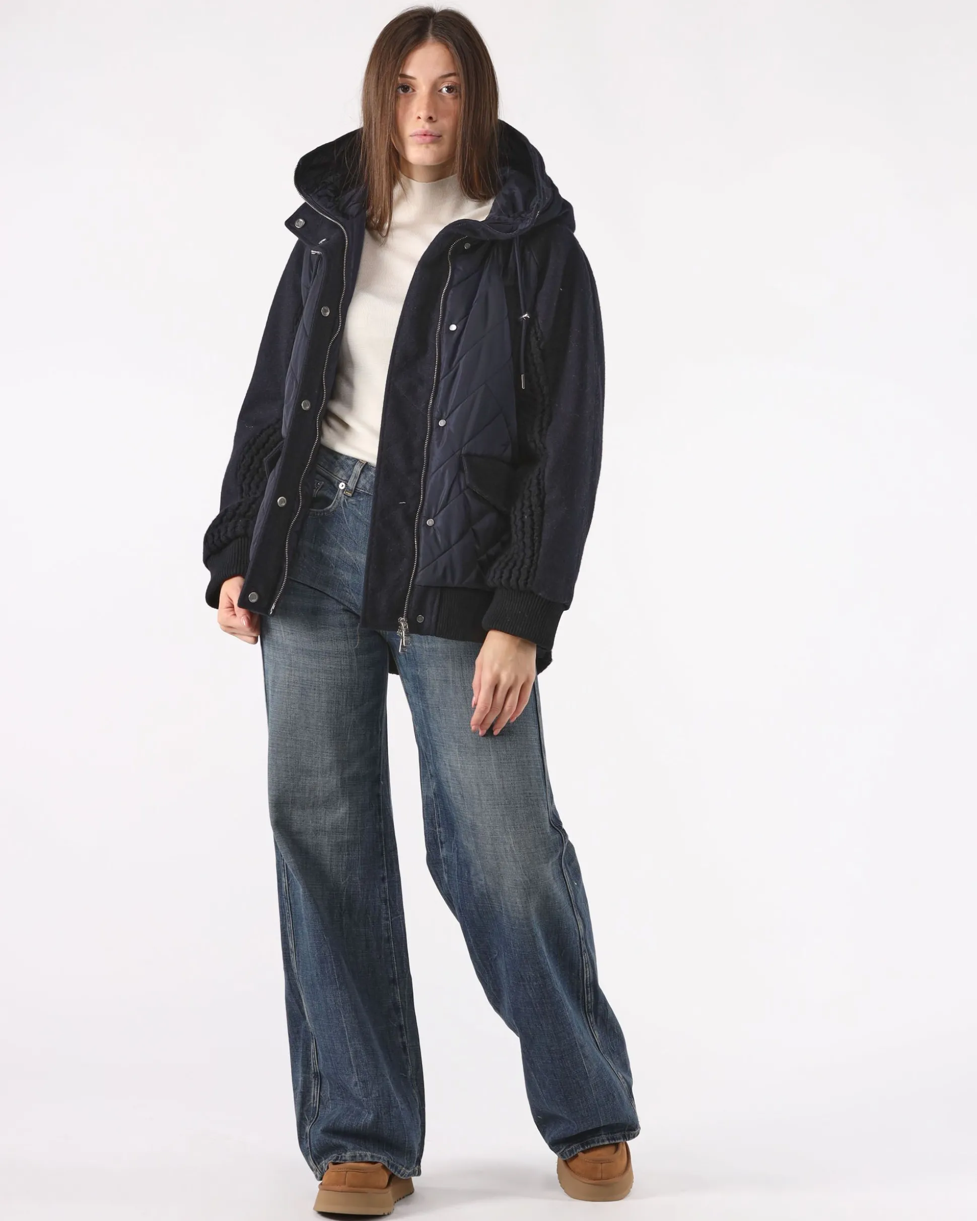 piumino_blu_oversized_con_1.webp Piumino Blu Oversized con Cappuccio