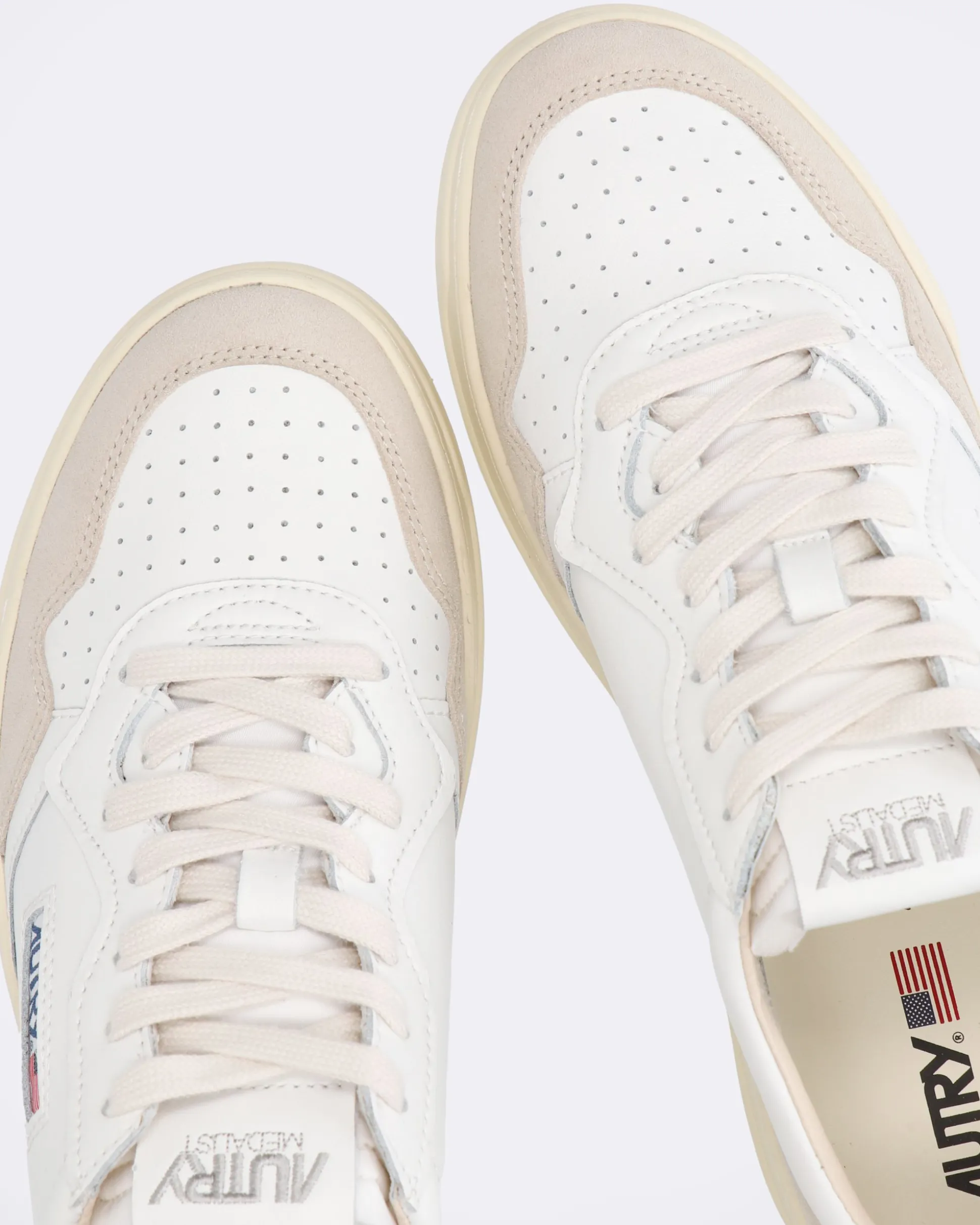 Sneakers Medalist colore bianco con linguetta blu