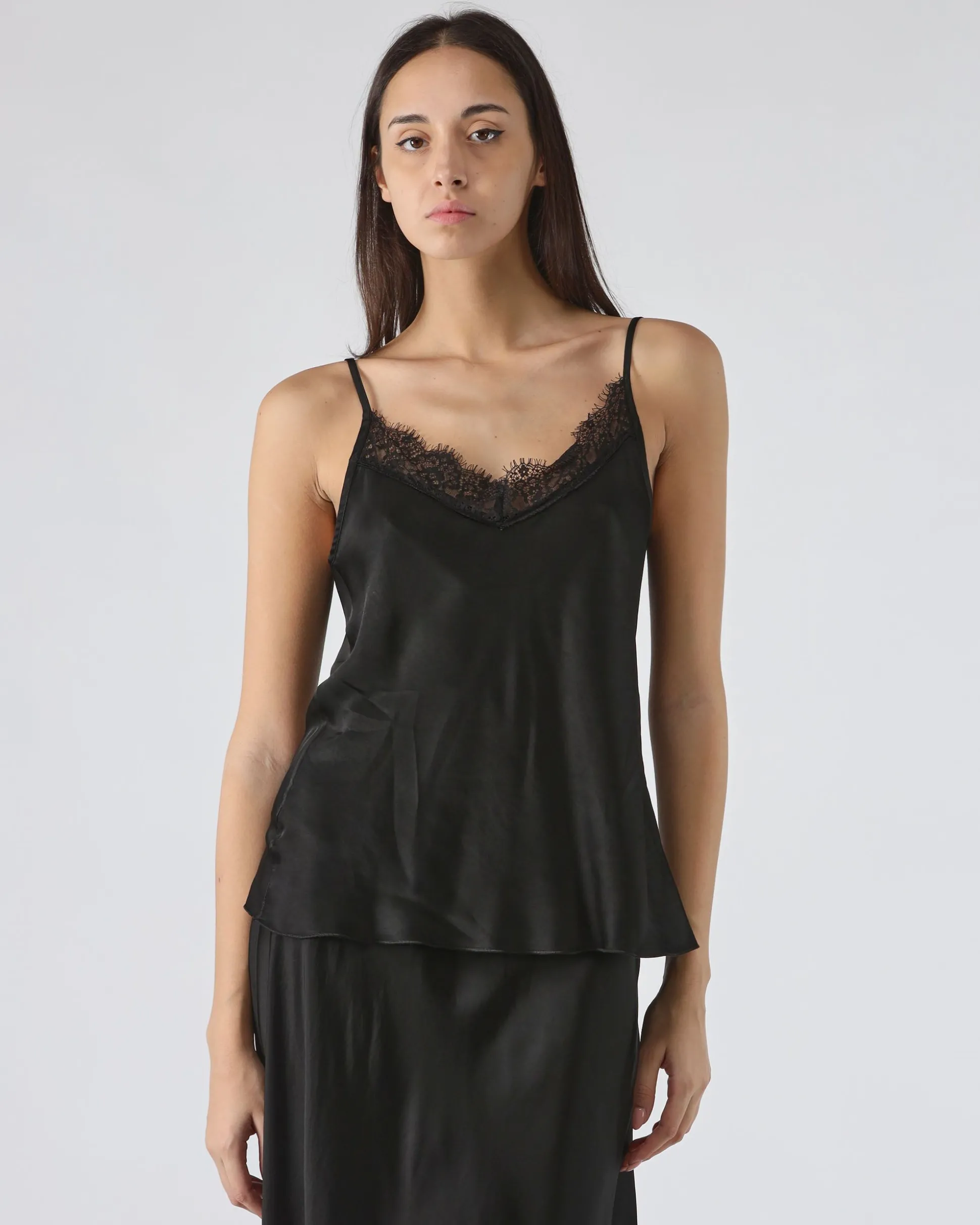 top_unito_con_pizzo_nero_2-1.webp Top unito con pizzo nero