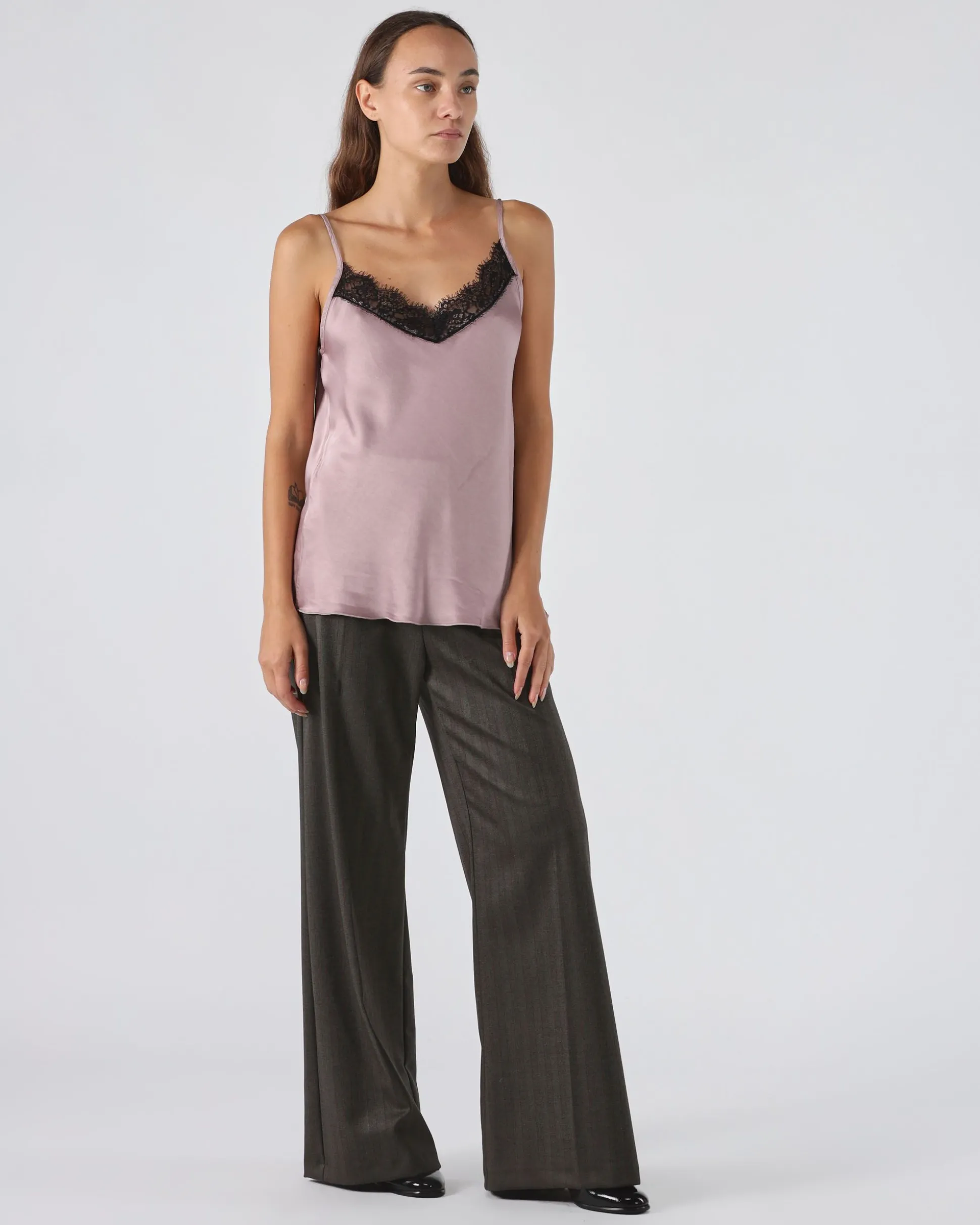 top_unito_con_pizzo_nero_2.webp Top unito con pizzo nero
