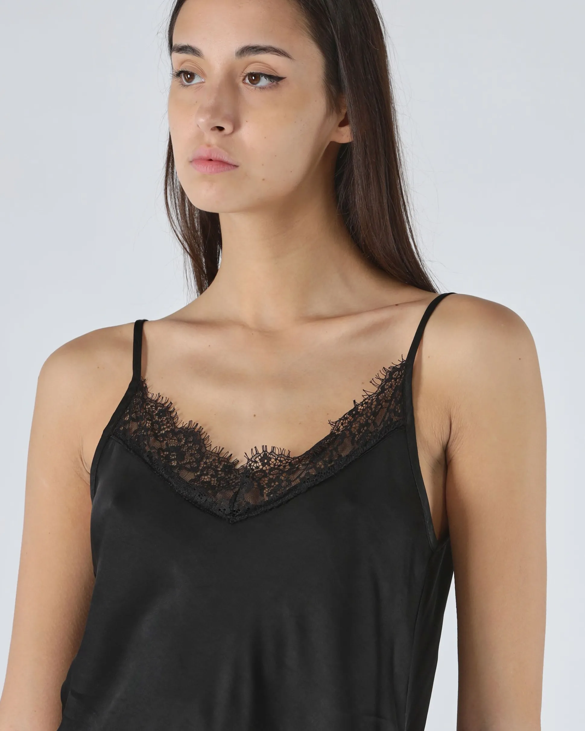 top_unito_con_pizzo_nero_3-1.webp Top unito con pizzo nero