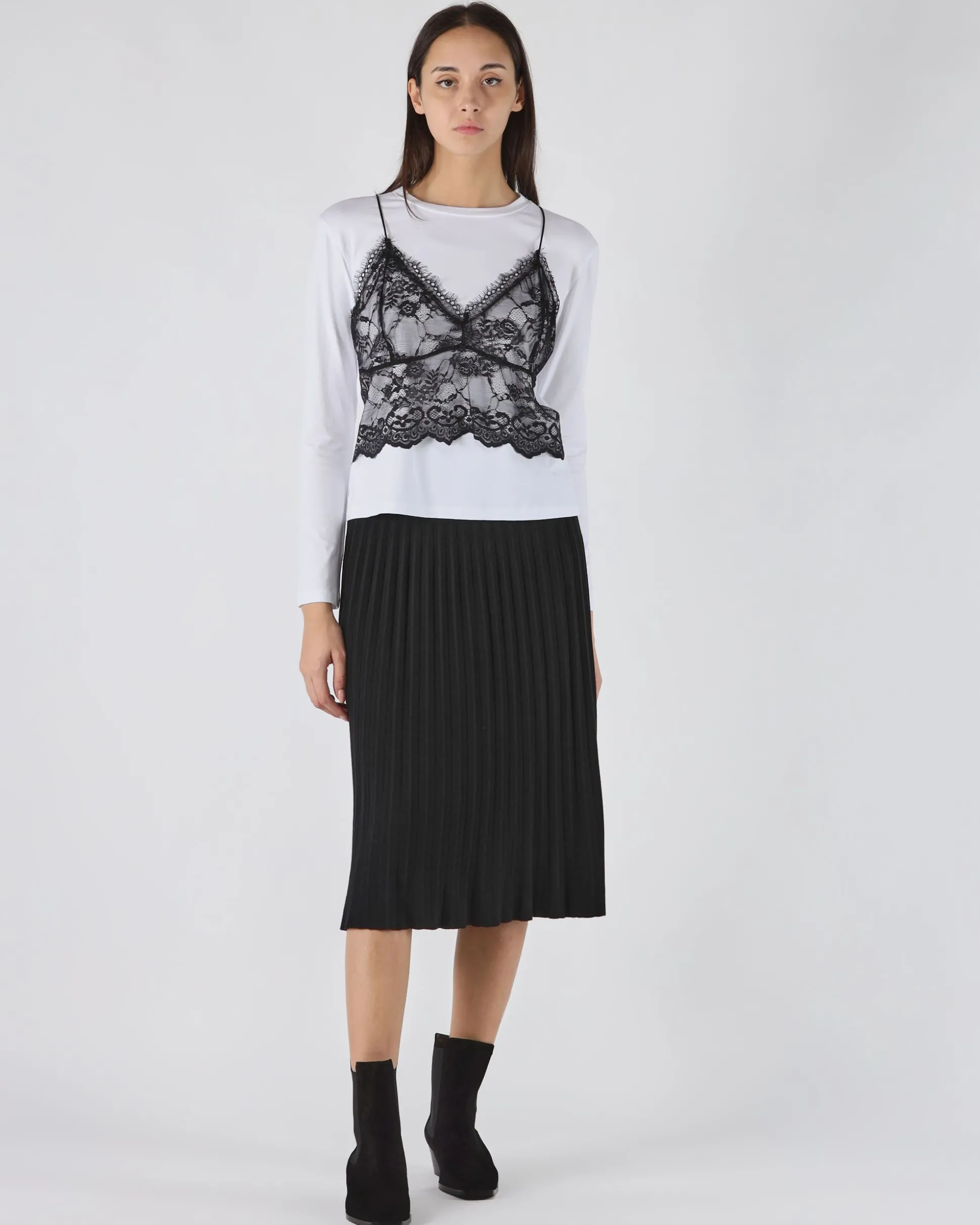 tshirt_con_top_in_pizzo_2.webp T-shirt con top in pizzo