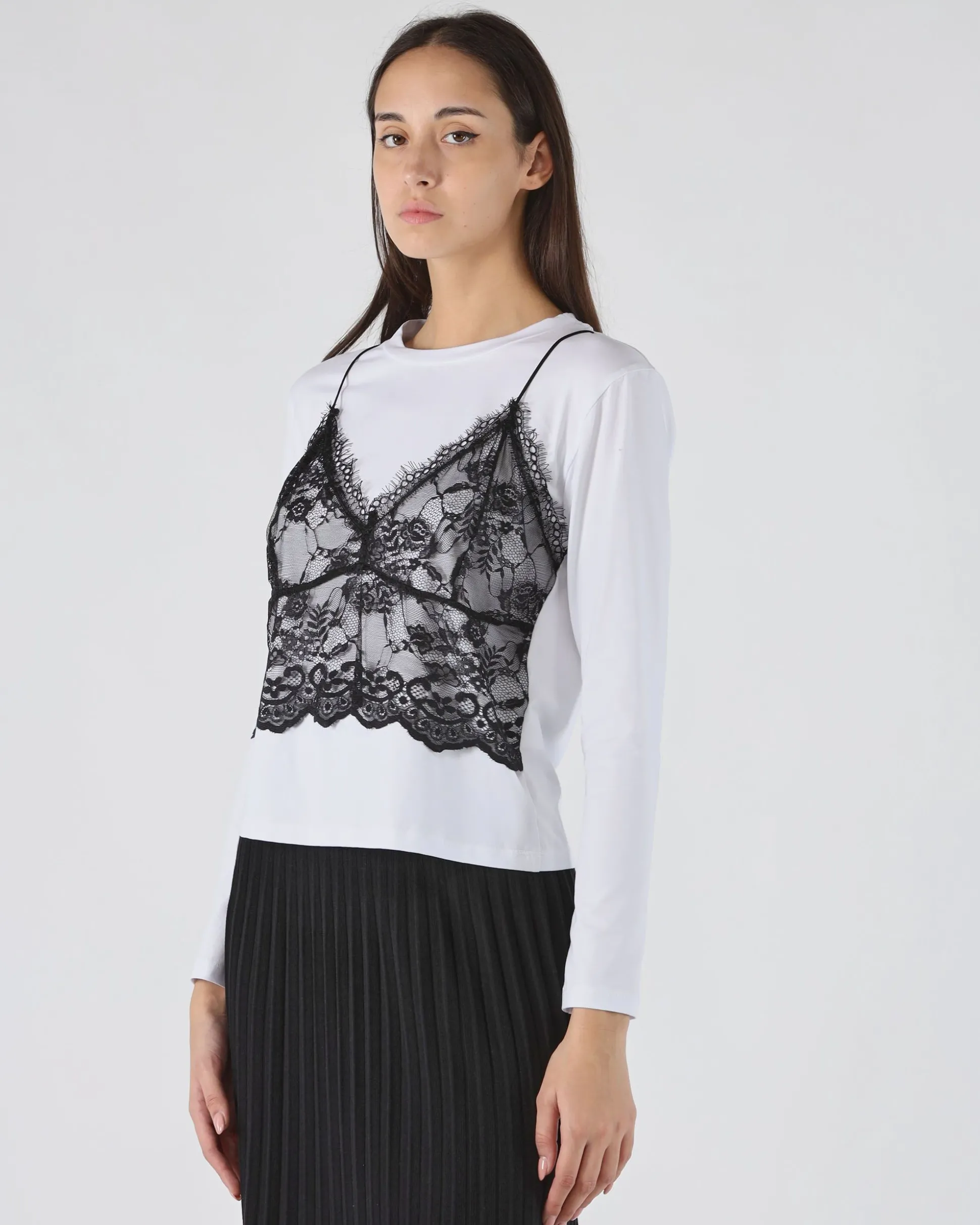 tshirt_con_top_in_pizzo_3.webp T-shirt con top in pizzo
